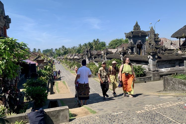 Suasana Desa Penglipuran, desa wisata terbaik di dunia yang berlokasi di Kabupaten Bangli, Bali, pada Jumat (3/10/2025).