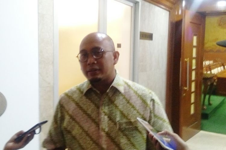 Anggota Komisi VI DPR RI yang juga tergabung dalam Panja, Andre Rosiade menyampaikan keterangan pers kepada awak media, di Gedung DPR, Jakarta, Kamis (23/1/2020).