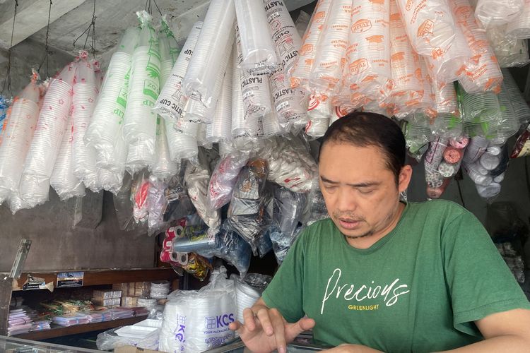 Harga Plastik di Sukabumi Melonjak hingga 100 Persen, Pedagang: Tertinggi Sepanjang Sejarah