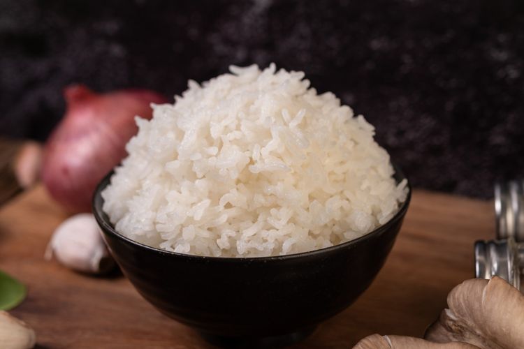 Ilustrasi nasi putih. Nasi dapat dimanfaatkan sebagai pestisida nabati untuk membasmi hama kutu putih pada tanaman. 