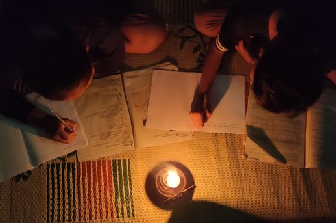 Warga Bukit Menoreh Kulon Progo Kembali Menikmati Listrik Setelah 12 Hari Blackout karena Jaringan PLN Putus Diterjang Longsor