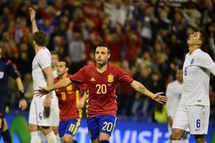 Santi Cazorla mengantarkan Spanyol menang 2-0 atas Inggris pada laga persahabatan, Jumat (13/11/2015). 