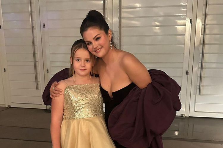 Selena Gomez bersama adik perempuannya di sela-sela acara Golden Globes 2022