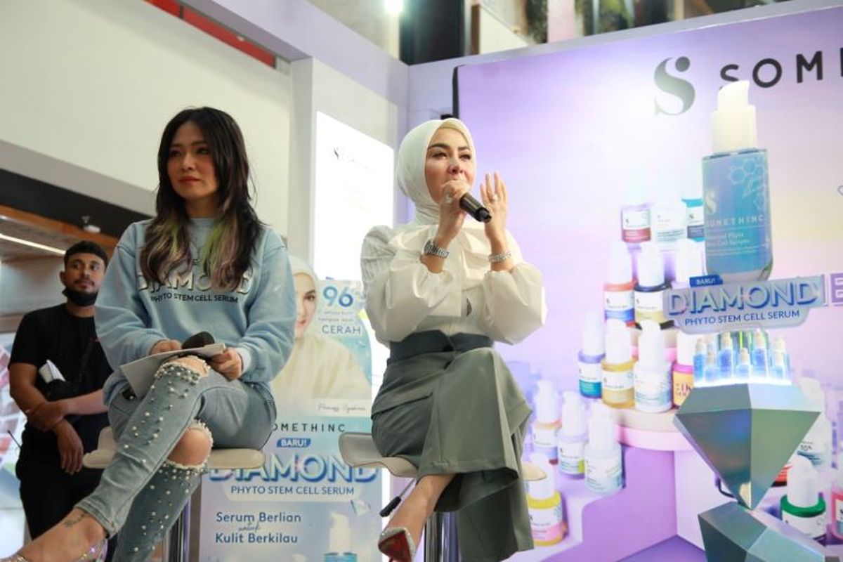 Founder Somethinc Irene Ursula dan brand ambassador Syahrini berbagi cerita tentang inovasi dan efektivitas serum Somethinc dan bagaimana mencintai diri sendiri.