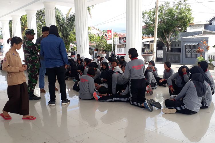 Puluhan Paskibra Kota Palopo Tiba-tiba Mengangis Histeris Hingga Pingsan di Lapangan pancasila Kota Palopo