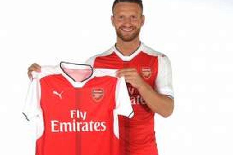 Shkodran Mustafi akhirnya resmi menjadi pemain Arsenal pada Rabu (30/8/2016) atau Kamis dini hari WIB.