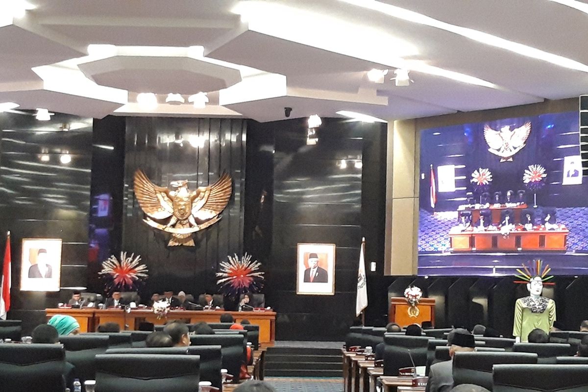 Suasana rapat paripurna ketiga DPRD DKI Jakarta, di lantai 3, Gedung DPRD DKI, Jalan Kebon Sirih, Jakarta Pusat, Senin (21/10/2019).