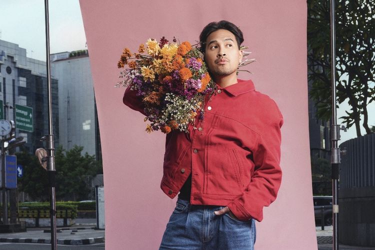 Adrian Khalif Ungkap Dinamika Hubungan Toxic tapi Penuh Sayang dalam Lagu 