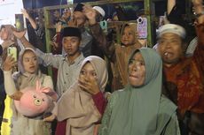 Isak Tangis Keluarga Iringi Pemberangkatan 732 Calon Jemaah Haji di Lumajang