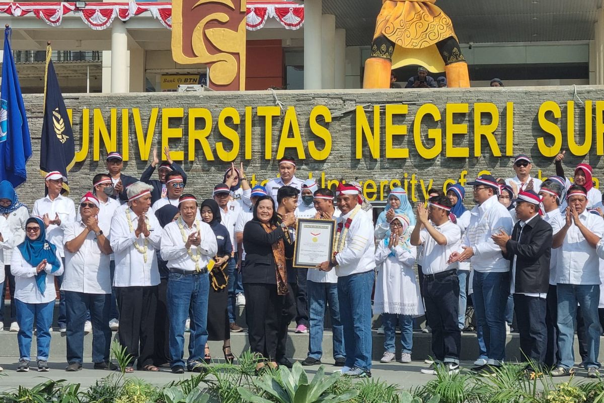 Pemecahan rekor Muri oleh 23.204 mahasiswa Unesa