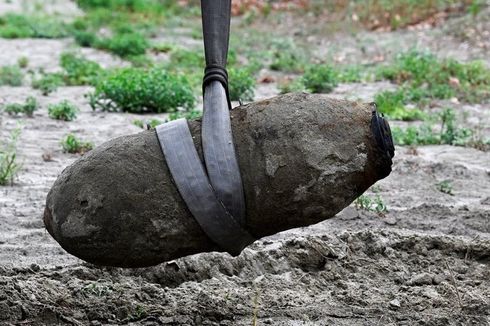 Bom Perang Dunia Kedua Aktif Seberat 450 Kilogram Ditemukan di Sungai Kering Italia