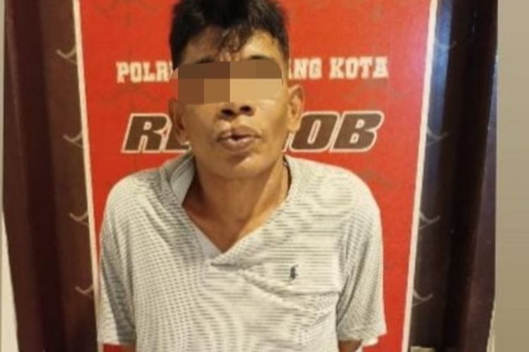 Tersangka Sampurna Ramli saat diamankan Satreskrim Polresta Malang Kota. Ia mencuri sepeda gunung seharga Rp 3 juta milik warga di Malang pada Senin (26/2/2024).