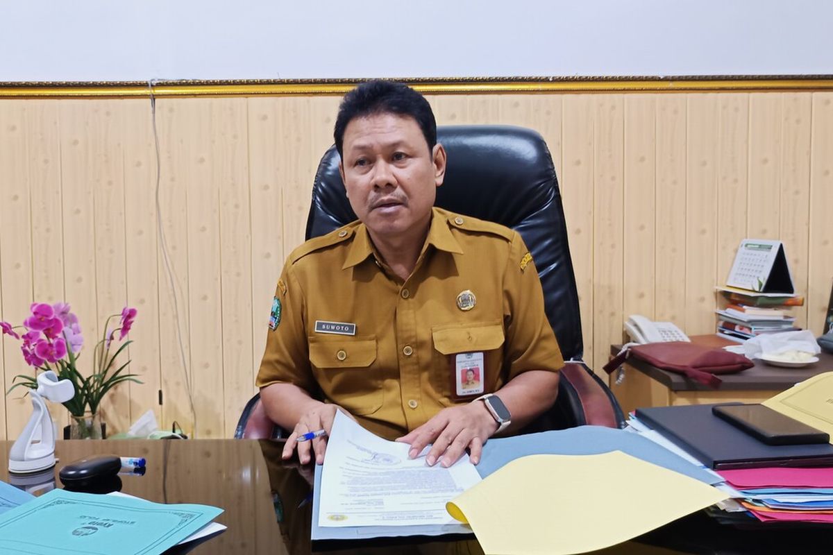 Kepala Dinas Pendidikan Kabupaten Magetan, Suwata. Program bantuan perangkat digital Chromebook untuk sekolah di Kabupaten Magetan berjalan sejak tahun 2021 dan 2022.