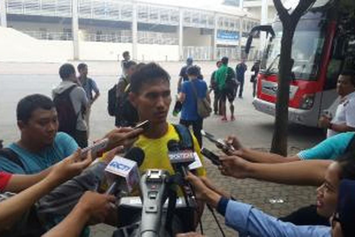 Bek tim nasional Indonesia, Zulkifli Syukur.