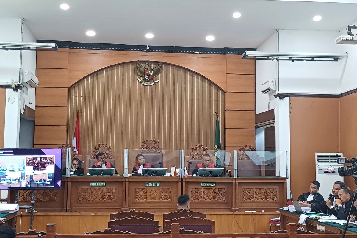 Terdakwa penganiayaan remaja berinisial D (17), Mario Dandy Satriyo (20) saat di ruang sidang Pengadilan Negeri Jakarta Selatan, Kamis (1/8/2023). 