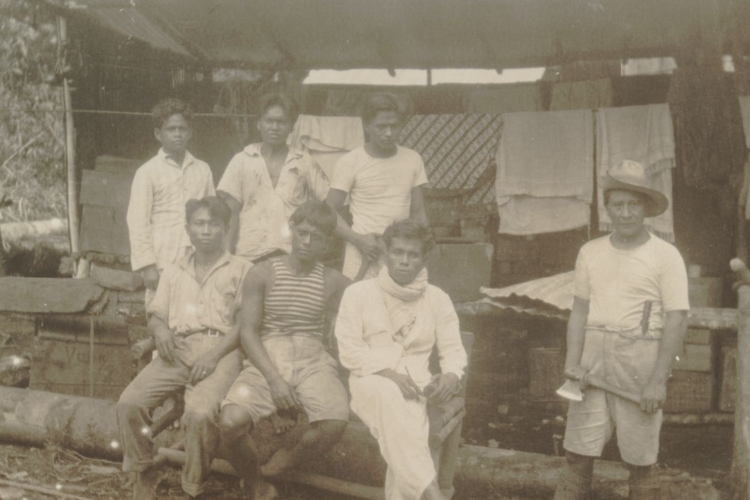 Tawanan di kamp pengasingan di Tanahtinggi (Digul Atas) tahun 1929