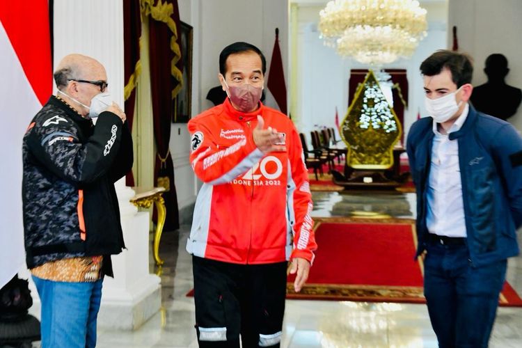 Sebelum melakukan parade, para pebalap MotoGP melakukan kunjungan ke Istana Negara dan disambut Presiden RI Joko Widodo