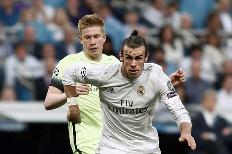 Gareth Bale dibayang-bayangi Kevin De Bruyne pada laga Real Madrid vs Manchester City di leg kedua semifinal Liga Champions 2015-2016 yang digelar di Santiago Bernabeu, tanggal 4 Mei 2016.
