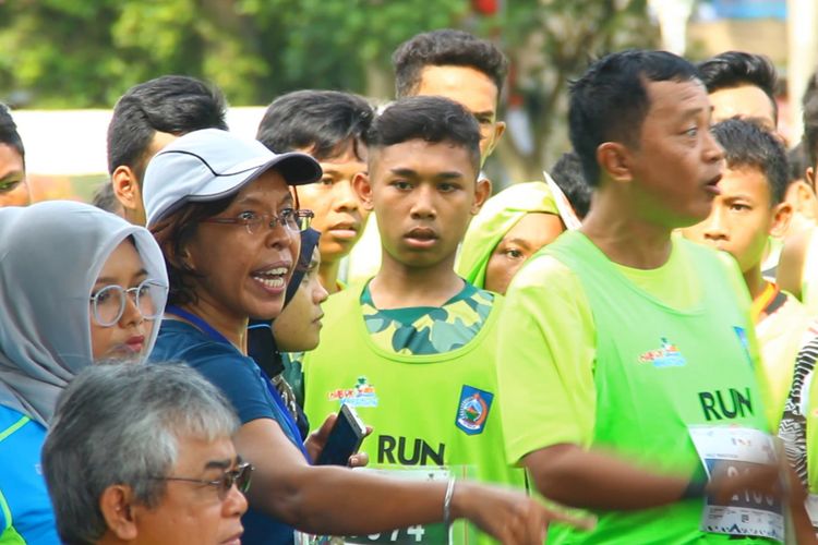 Peserta Lombok Marathon memprotes panitia dalam acara yang digelar, Minggu (28/1/2018). Mereka protes karena panitia tidak memberikan medali dan kaus finisher kepada peserta yang jumlahnya mencapai 5.000 orang. Event ini adalah event kedua sejak Lombok Marathon digelar pertama kali pada 2016.