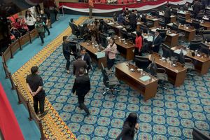 Momen Pengesahan APBD DKI 2026 Diwarnai Gelombang Walk Out
