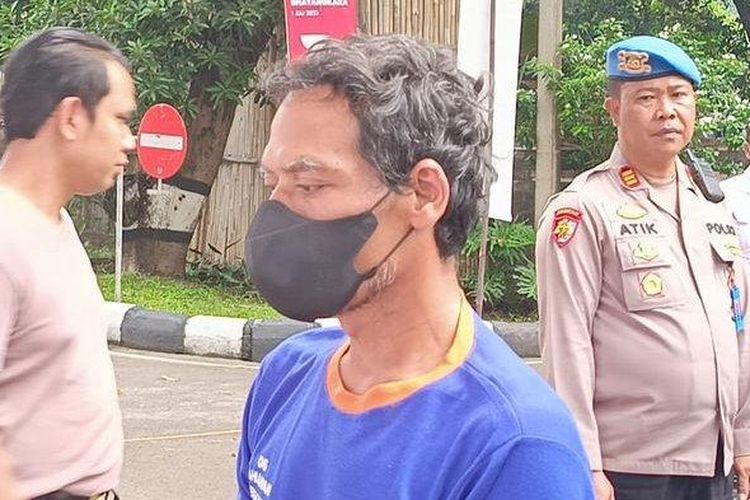 Sosok ustaz cabul di Purwakarta, Opan Sopandi (46) yang berhasil diringkus aparat kepolisian pada Senin (25/12/2023). 