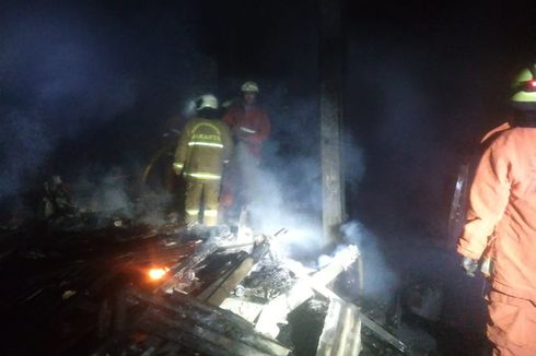 4 Petak Rumah di Meruya Selatan Kebakaran Kamis Dini Hari, Pemadaman Terkendala Akses Sempit