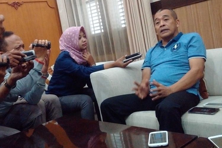 Wakil Wali Kota Madiun, Armaya menyatakan mundur sebagai Sekretaris DPC Partai Demokrat Kota Madiun sekaligus keluar dari kader partai tersebut di Madiun, Kamis ( 11/1/2018).