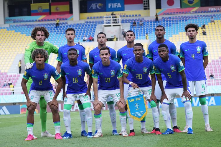 Sebelas pertama timnas U17 Brasil saat melawan Ekuador pada babak 16 besar Piala Dunia U17 2023. Laga Ekuador vs Brasil tersebut digelar di Stadion Manahan, Solo, pada Senin (20/11/2023) sore WIB. Artikel ini berisi hasil lengkap Piala Dunia U17 2023. 