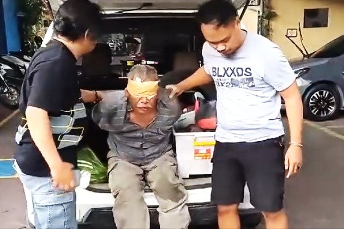 Pelaku pelaku illegal loging di Kawasan Perhutani Ngawi diamankan anggota Polres Ngawi.