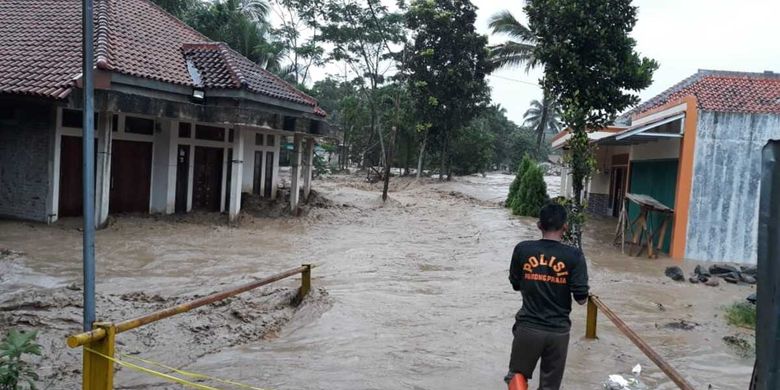 5 Fakta Bencana Banjir Dan Longsor Di Kabupaten Bogor 7 Orang Tewas 1 Hilang Terbawa Arus Hingga 8 Desa Terendam Halaman All Kompas Com