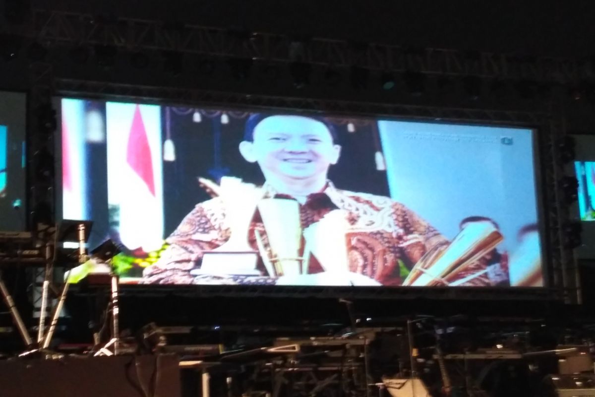 Video cuplikan kepemimpinan Jokowi, Ahok, dan Djarot selama menjadi gubernur ditampilkan dalam peresmian RPTRA di Monas, Selasa (10/10/2017). 