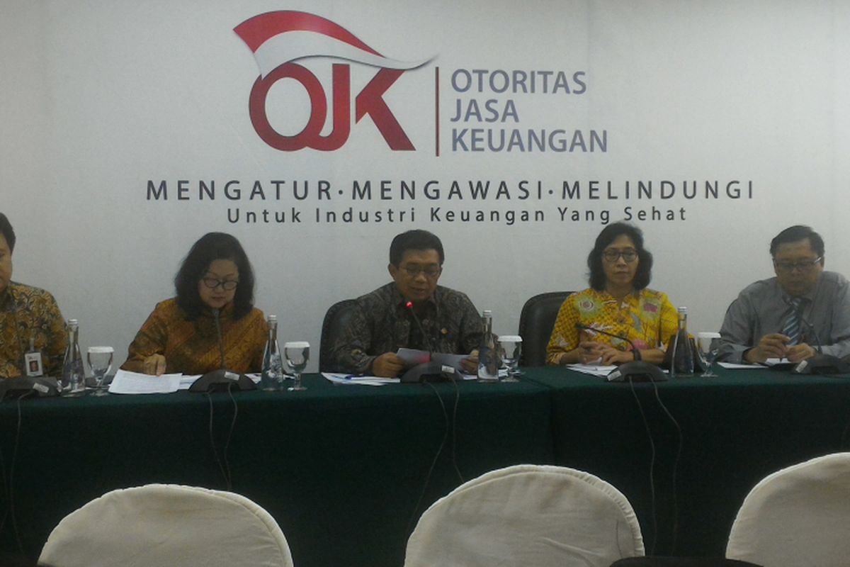 Konferensi pers Otoritas Jasa Keuangan (OJK) di Jakarta, Rabu (10/5/2017).