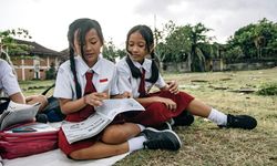 Setahun Putusan MK soal Pendidikan Dasar Gratis, Ini Kata Wamendikdasmen