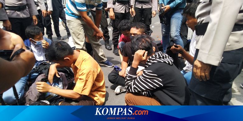 Dihentikan Polisi di Jalan, Pelajar SMK: Mau Ikut Demo Pak, Diajak Kakak-kakak... Halaman all - Kompas.com