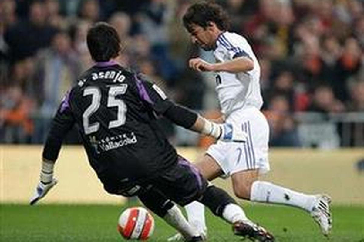 Raul Gonzales (kanan)