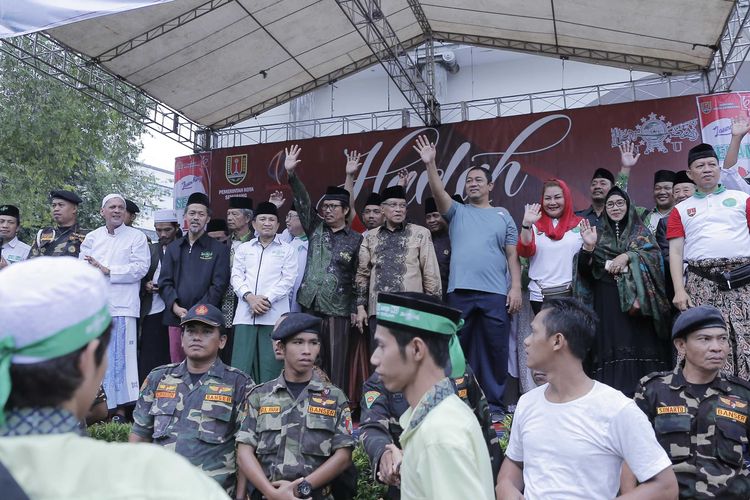 Wali Kota Semarang Hendrar Prihadi bersama Ketua PBNU KH Said Aqil Siradj saat acara Hari Lahir NU ke-96 di Kota Semarang, Minggu (24/3/2019).