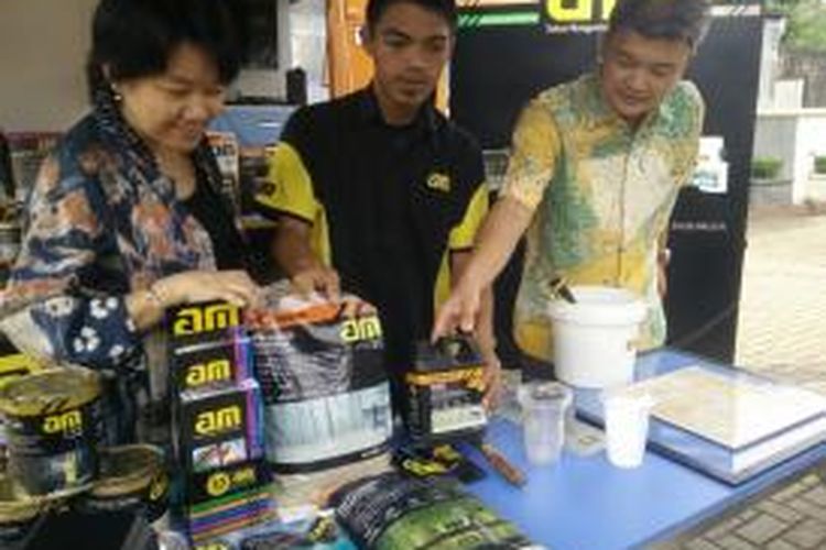 PT Adiwisesa Mandiri menyediakan Truck Wacker sebagai sarana edukasi penggunaan mortar sebagai perekat ubin.