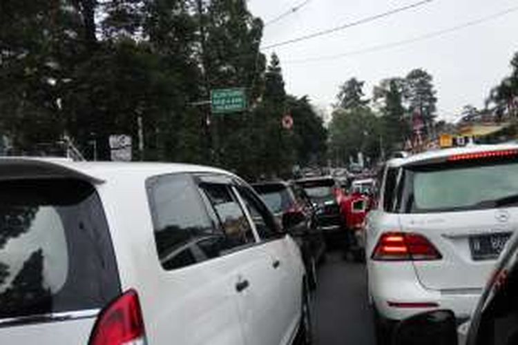 Kehadiran Presiden Jokowi di Bandung membuat kota ini macet total, Minggu (8/8/2016).