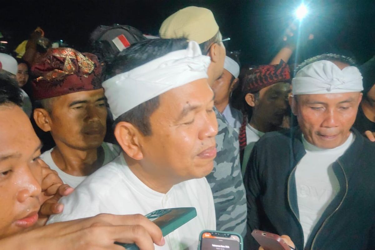 Bakal Calon Gubernur Jawa Barat, Dedi Mulyadi, berjanji akan meningkatkan kesejahteraan para tukang sapu jika terpilih dalam Pilkada Jawa Barat 2024. 