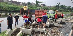Cegah Banjir, Pemkot Semarang Bersihkan Timbunan Sampah yang Sumbat Aliran Sungai
