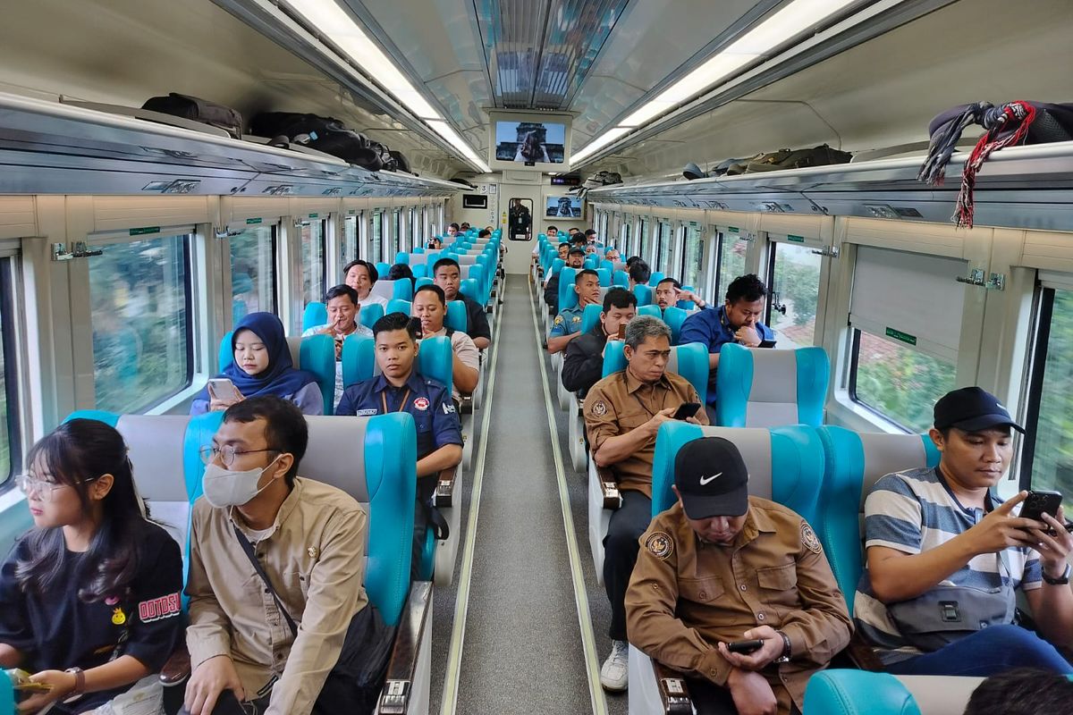 PT Kereta Api Indonesia (Persero) akan membuka penjualan tiket kereta api periode angkutan Lebaran mulai 15 Februari 2024 atau H-45 untuk keberangkatan 31 Maret 2024.