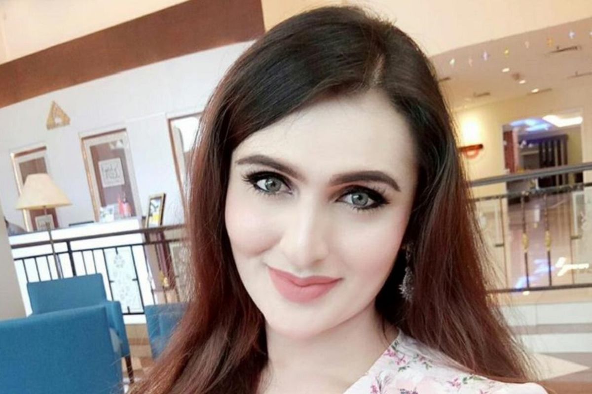 Rania Zara Medina. Anggota sebuah badan kesehatan Malaysia yang diduga sebagai transgender.