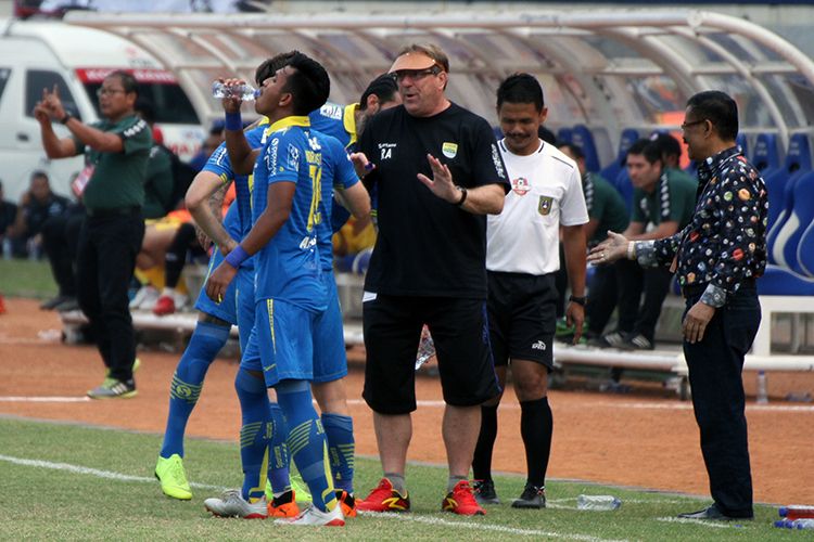 Pelatih Persib Bandung, Robert Rene Alberts.