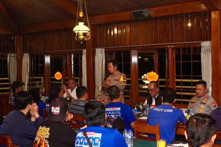 Usai Bentrokan dan Mobil Polisi Dibakar, Polda Jatim Pertemukan Bonek dan Aremania