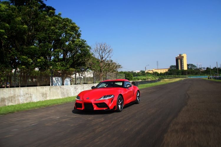Test Drive Toyota GR Supra di Sirkuit Sentul