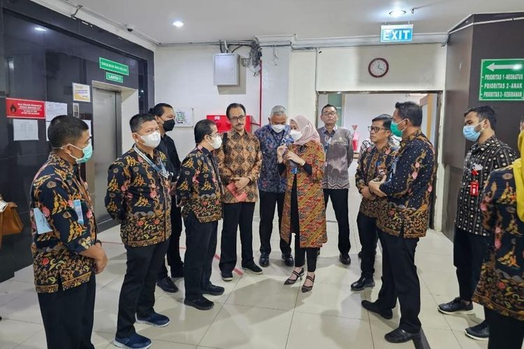 Direktur Operasional Jasa Raharja Dewi Aryani Suzana bersama Ketua Medical Advisory Board (MAB) Jasa Raharja Agus Purwadianto mengunjungi Rumah Sakit Rumah Sakit Umum Pusat (RSUP) Dr M Hoesin Palembang dan Charitas Hospital Palembang pada Selasa (01/07/2023).
