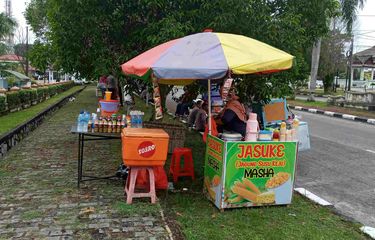 Dengar Kabar Akan Ada Unjuk Rasa, Belasan Pedagang Gelar Lapak Jualan