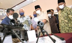 Kunjungi PT Pindad di Bandung, PM Malaysia Sambut Baik Komitmen Kerjasama Pertahanan dengan RI