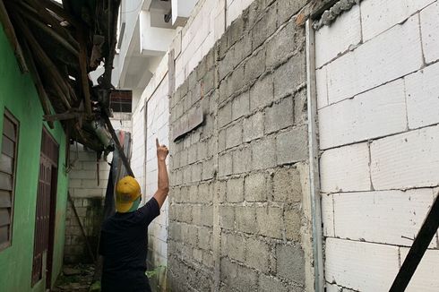 Tiga Tahun Sudah Lansia di Bekasi Kehilangan Akses Menuju Rumah yang Ditutup Tembok Hotel