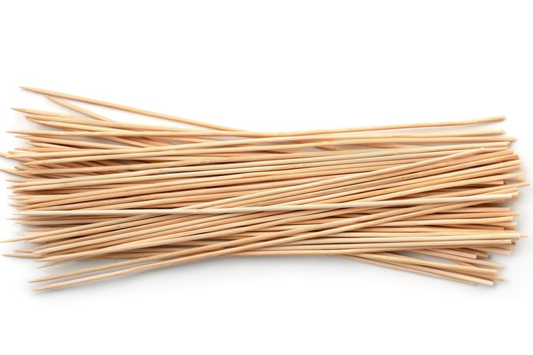 Illustration of bamboo skewers.